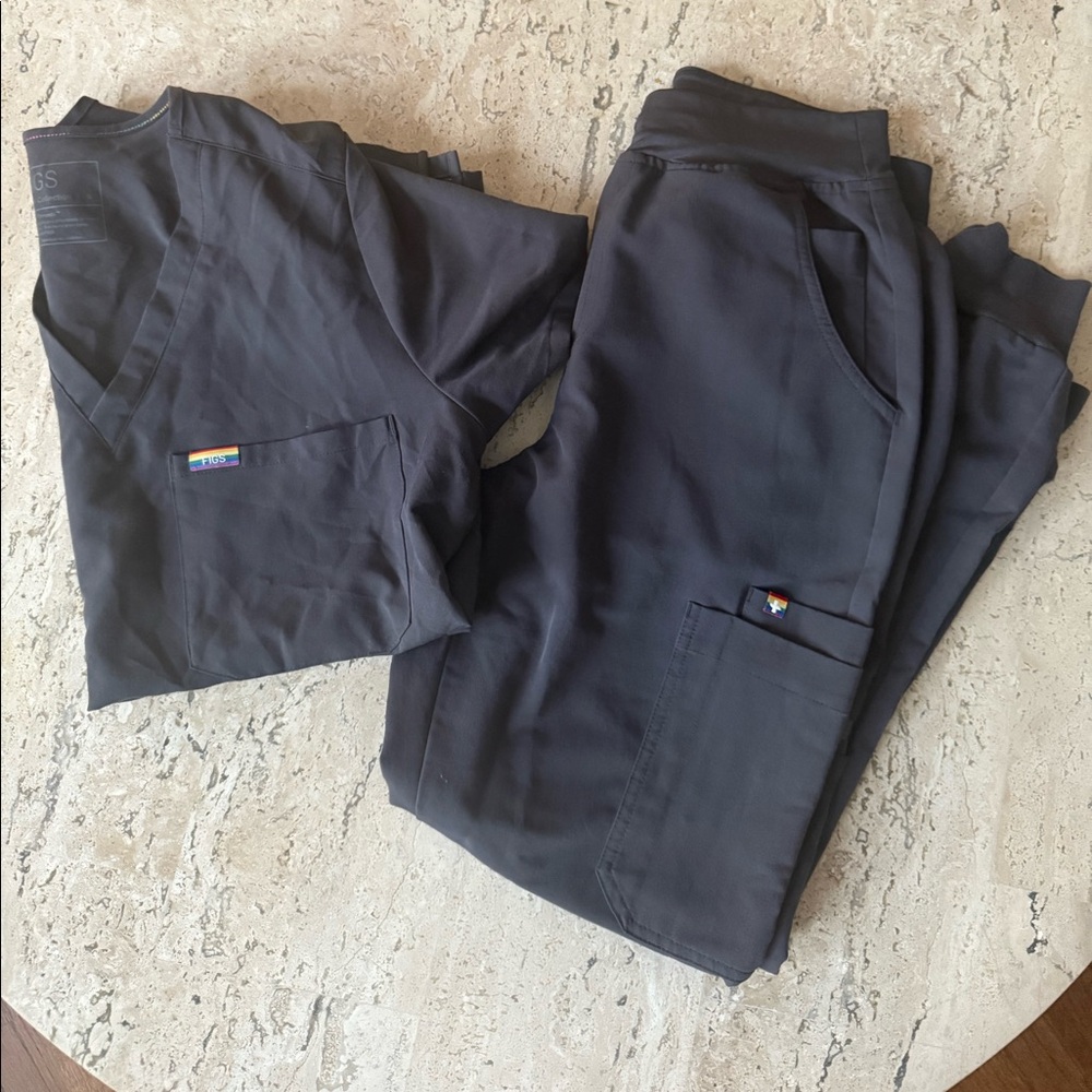 FIGS GRAPHITE SCRUB SET SMALL